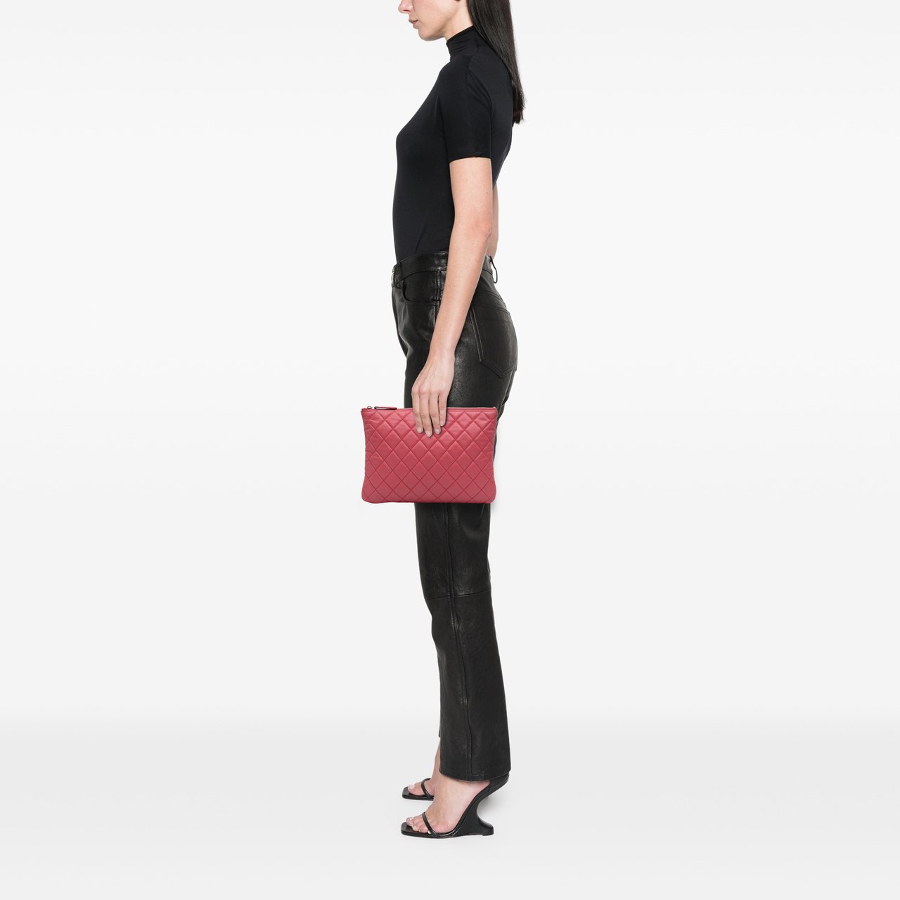 Chanel Medium Quilted Caviar O Case Clutch Roze
