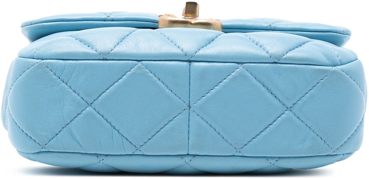 Chanel Mini Quilted Lambskin Lacquered Chain Flap Blauw