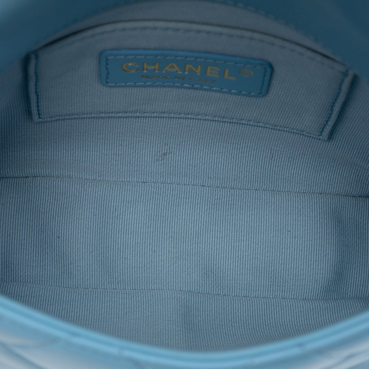 Chanel Mini Quilted Lambskin Lacquered Chain Flap Blauw