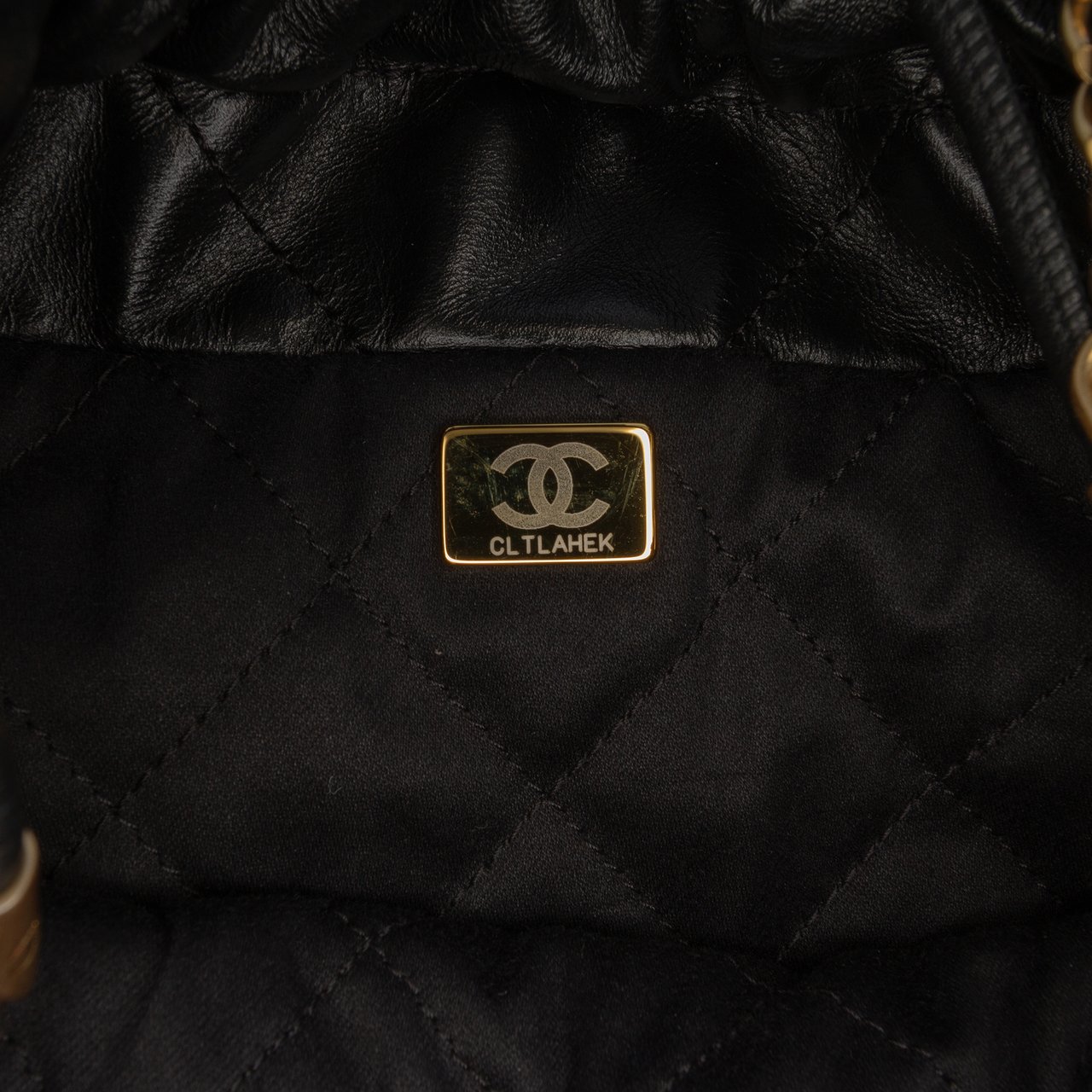 Chanel Mini Shiny Calfskin 22 Handbag Zwart