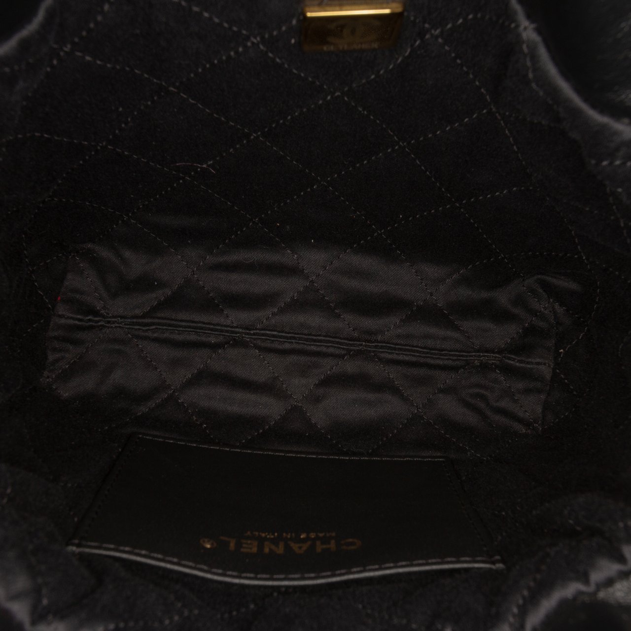 Chanel Mini Shiny Calfskin 22 Handbag Zwart