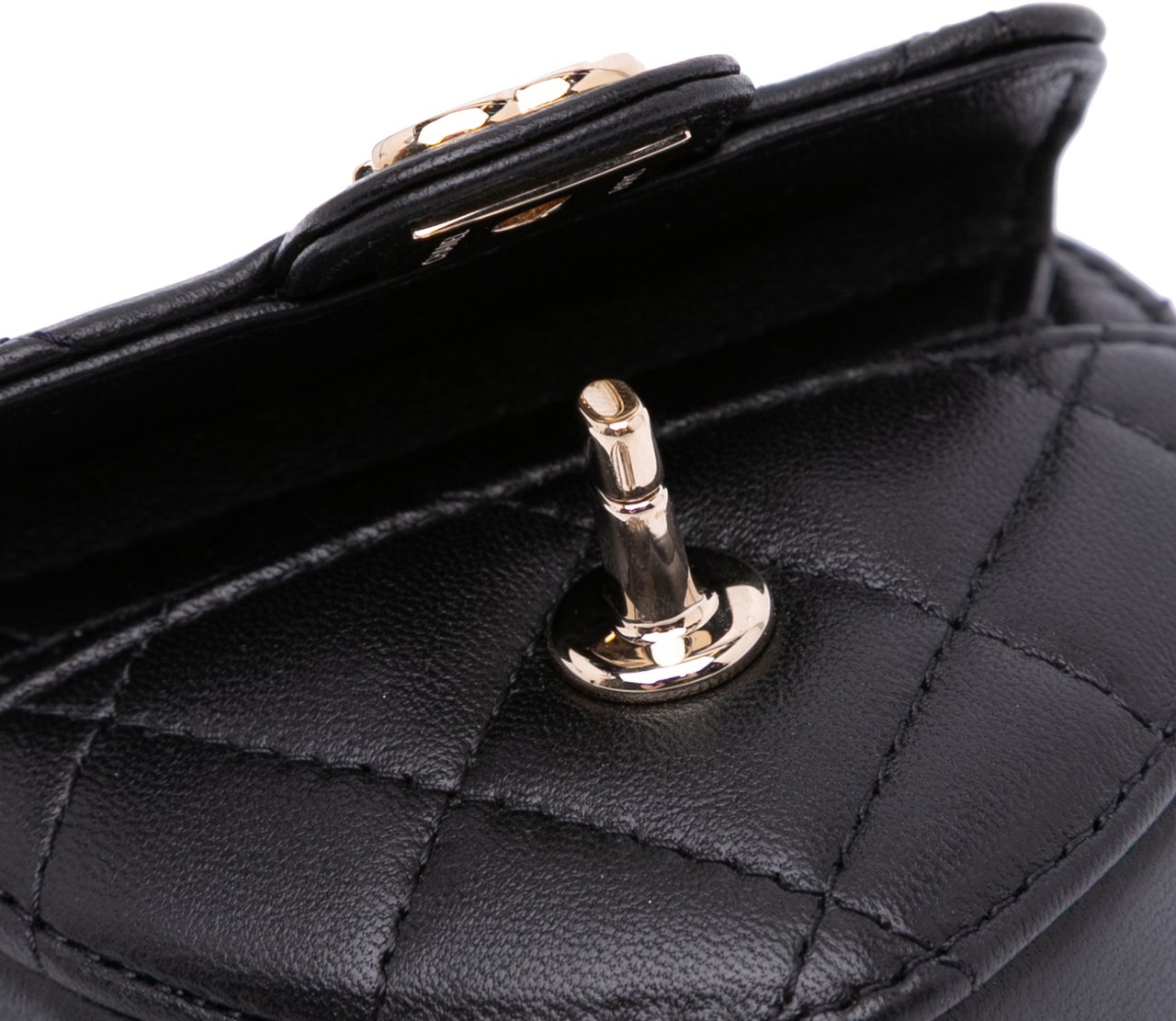 Chanel Lambskin CC in Love Heart Necklace Bag Zwart
