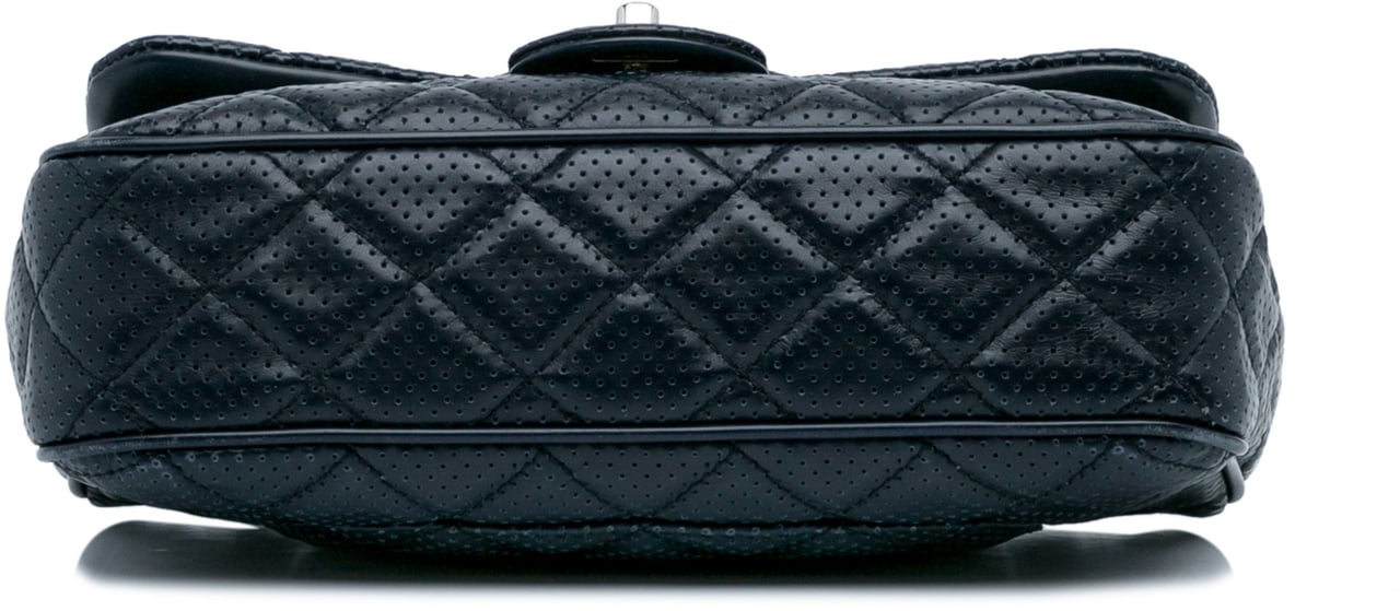 Chanel CC Quilted Perforated Lambskin Single Flap Blauw