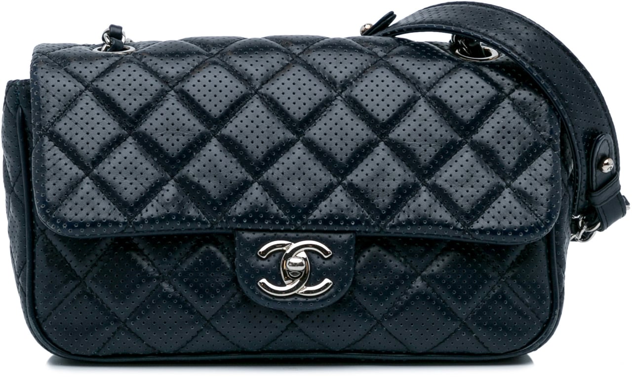 Chanel CC Quilted Perforated Lambskin Single Flap Blauw