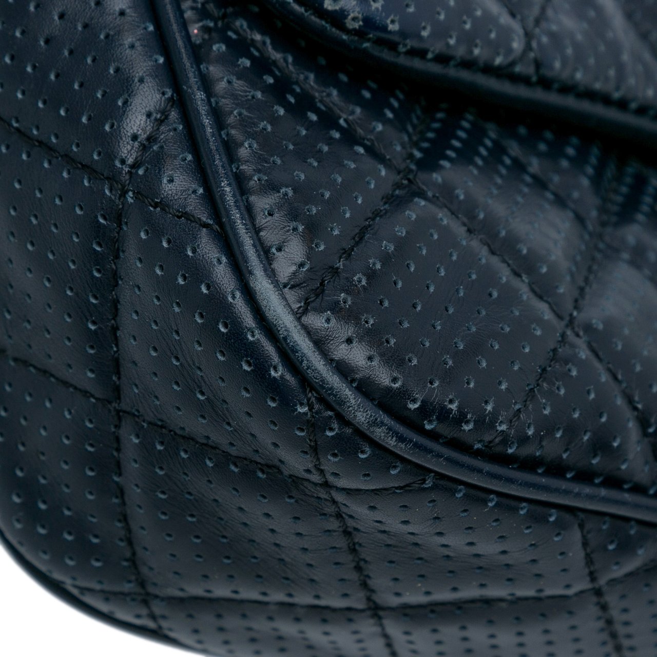 Chanel CC Quilted Perforated Lambskin Single Flap Blauw