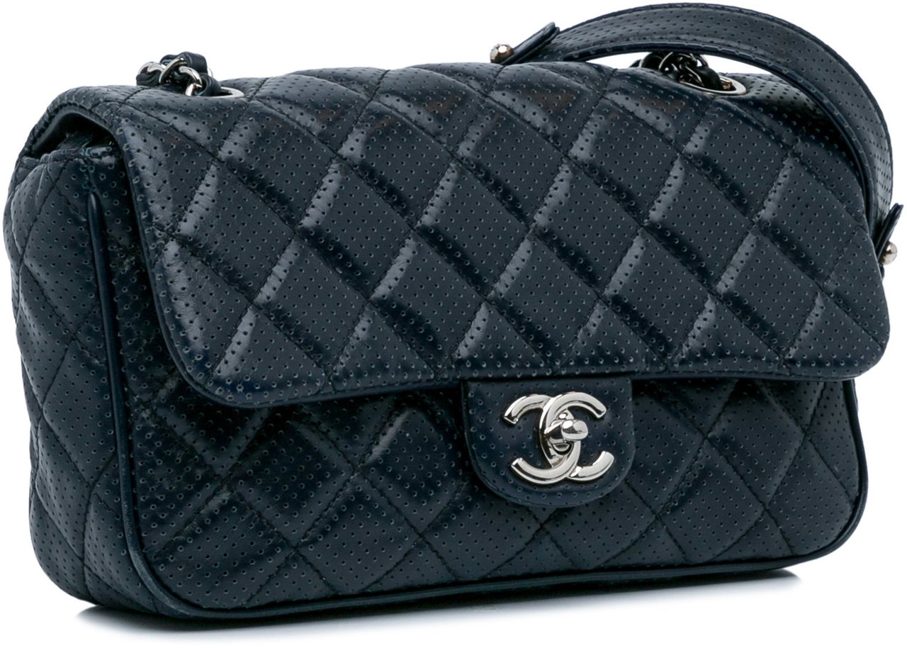 Chanel CC Quilted Perforated Lambskin Single Flap Blauw