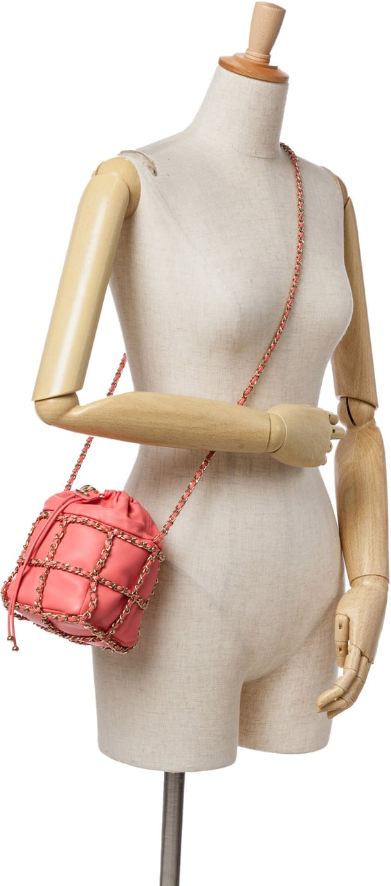 Chanel Lambskin CC Chain Frame Drawstring Bucket Bag Roze