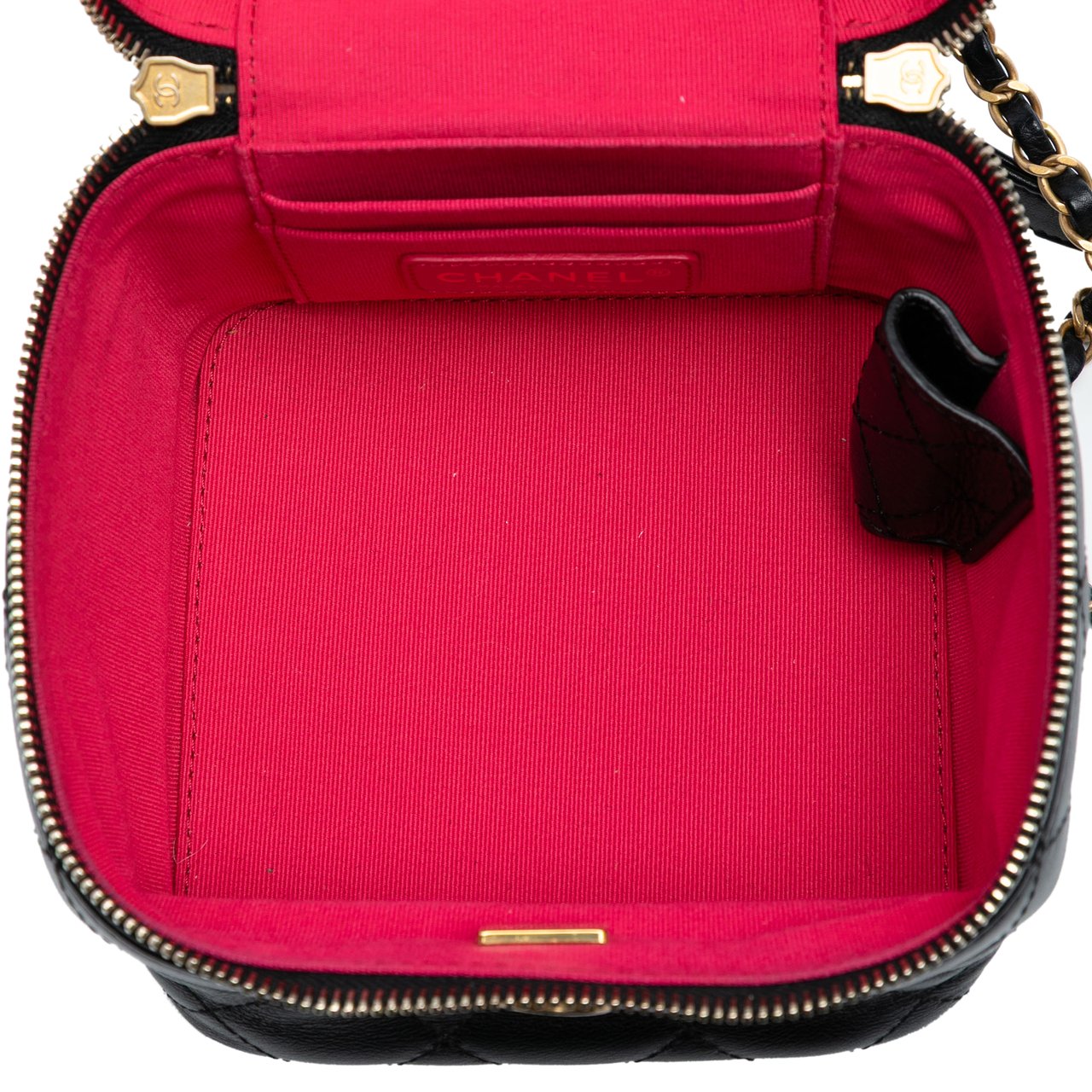 Chanel CC Quilted Calfskin Vanity Case with Chain Zwart