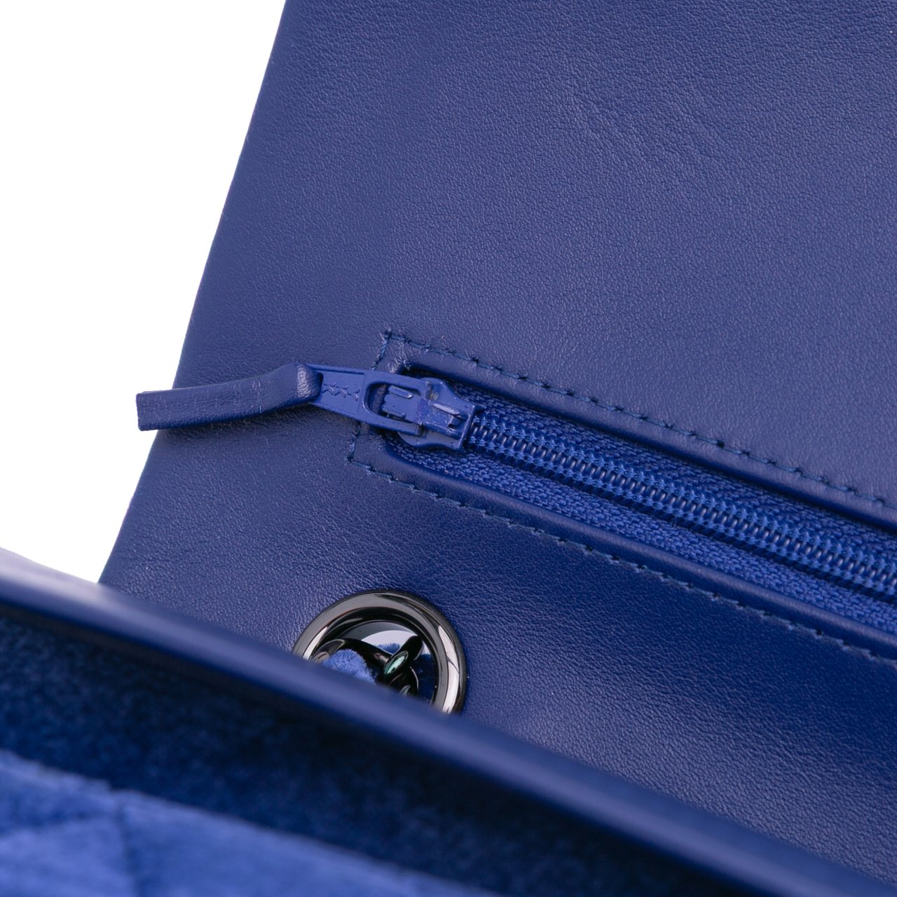 Chanel Medium Classic Velvet Double Flap Blauw