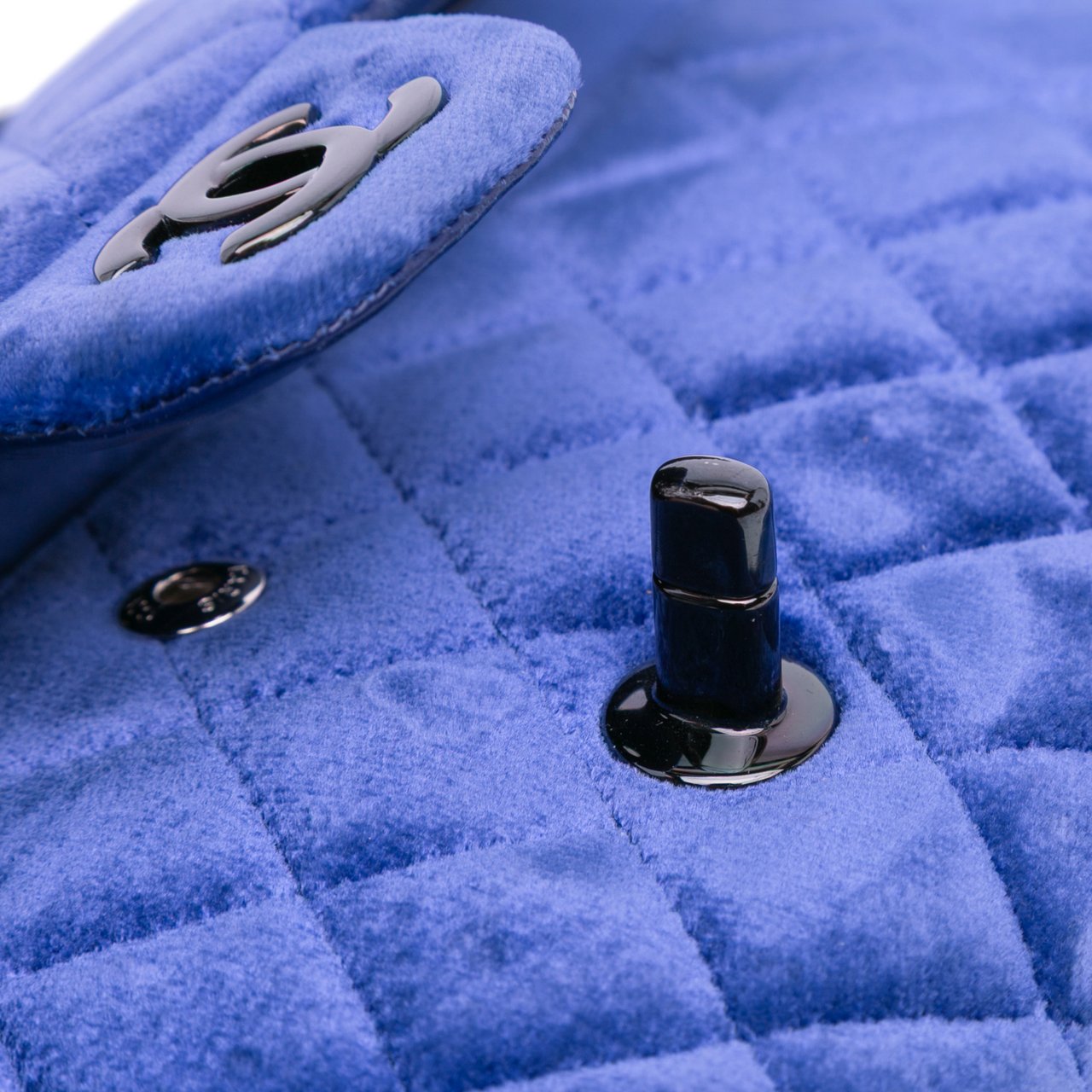 Chanel Medium Classic Velvet Double Flap Blauw