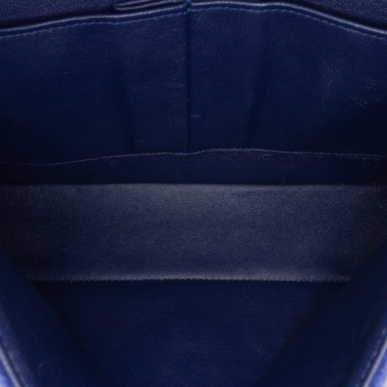 Chanel Medium Classic Velvet Double Flap Blauw