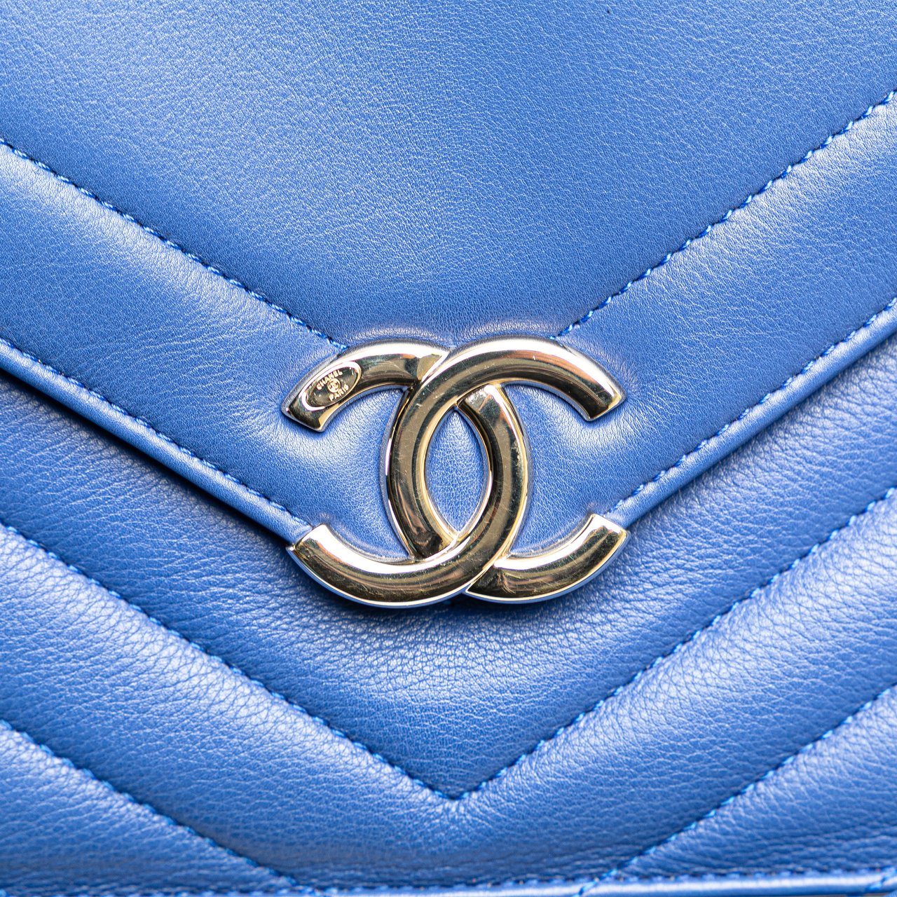 Chanel Chevron Calfskin Coco Envelope Shoulder Bag Blauw