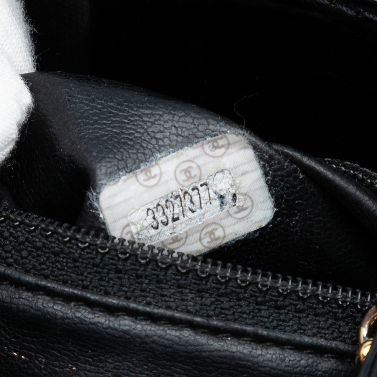 Chanel CC Patent Flap Crossbody Zwart