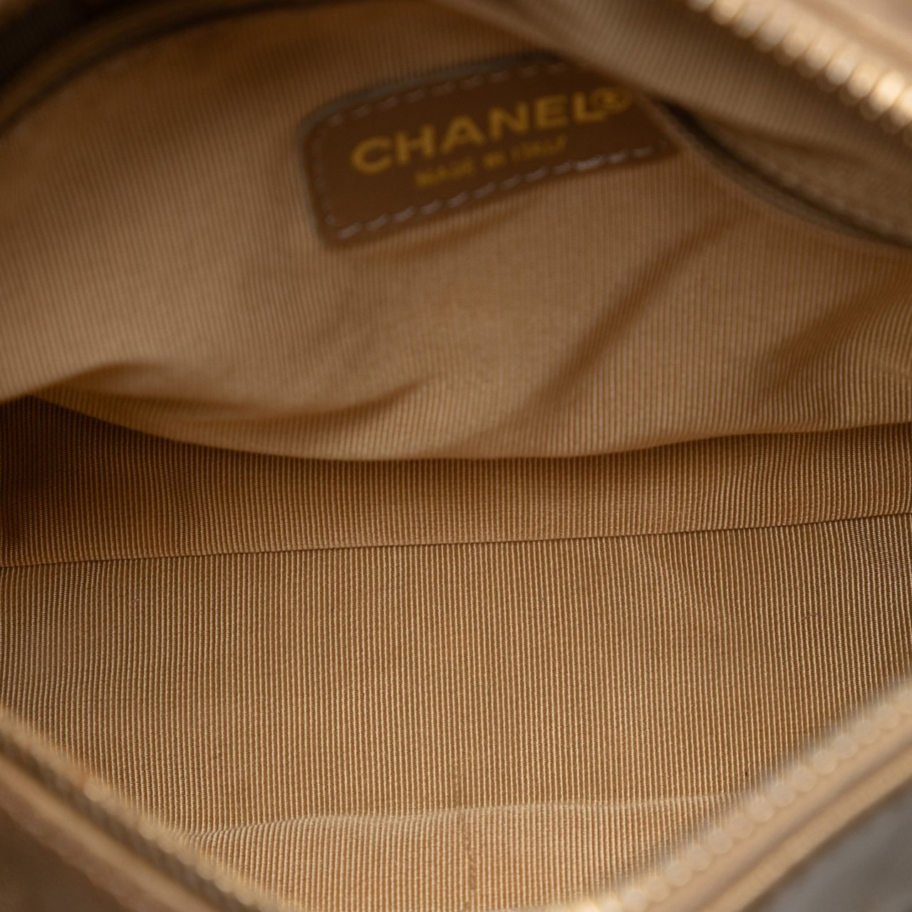 Chanel CC Chocolate Bar Metallic Lambskin Shoulder Bag Goud