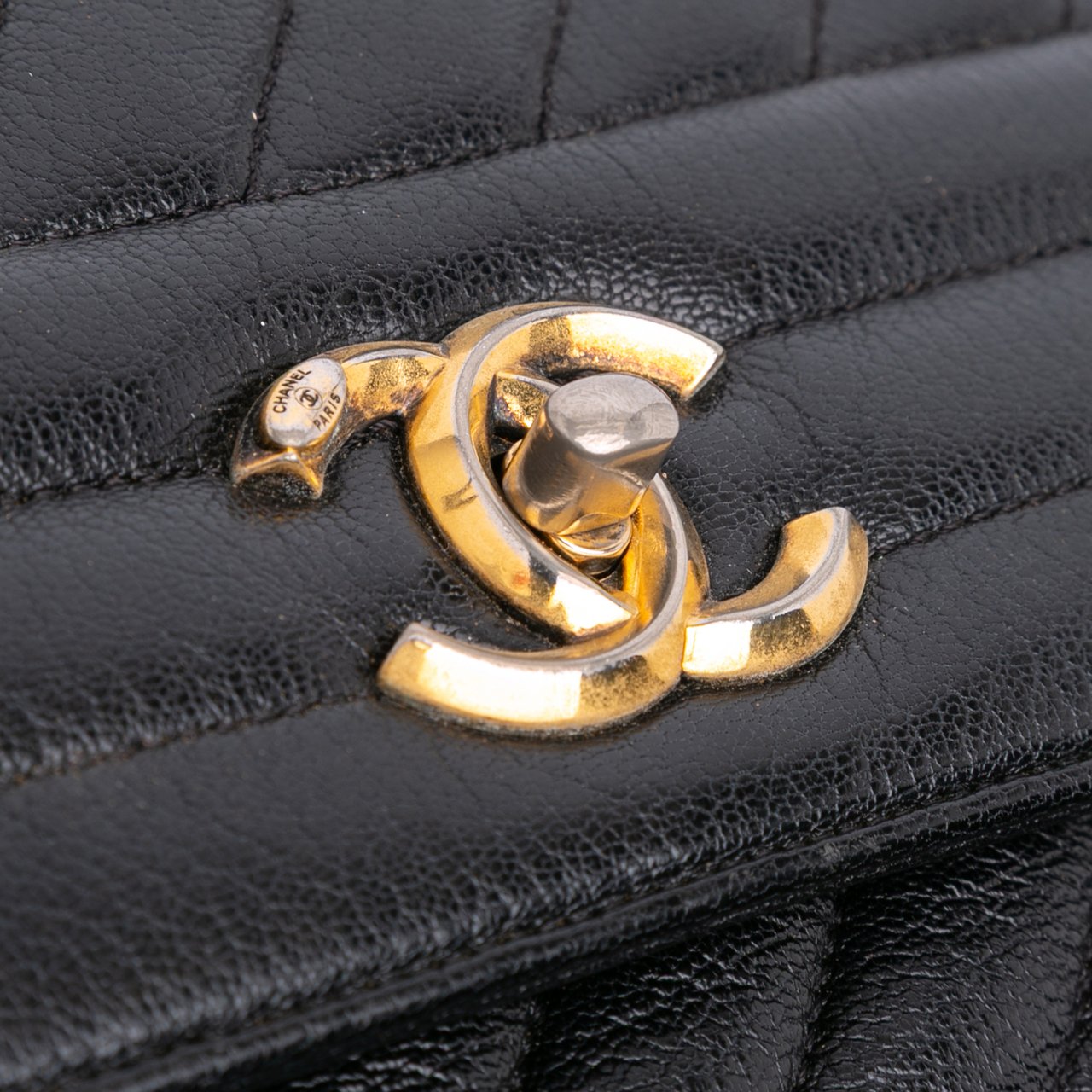 Chanel Medium Diagonal Quilted Goatskin Flap Zwart
