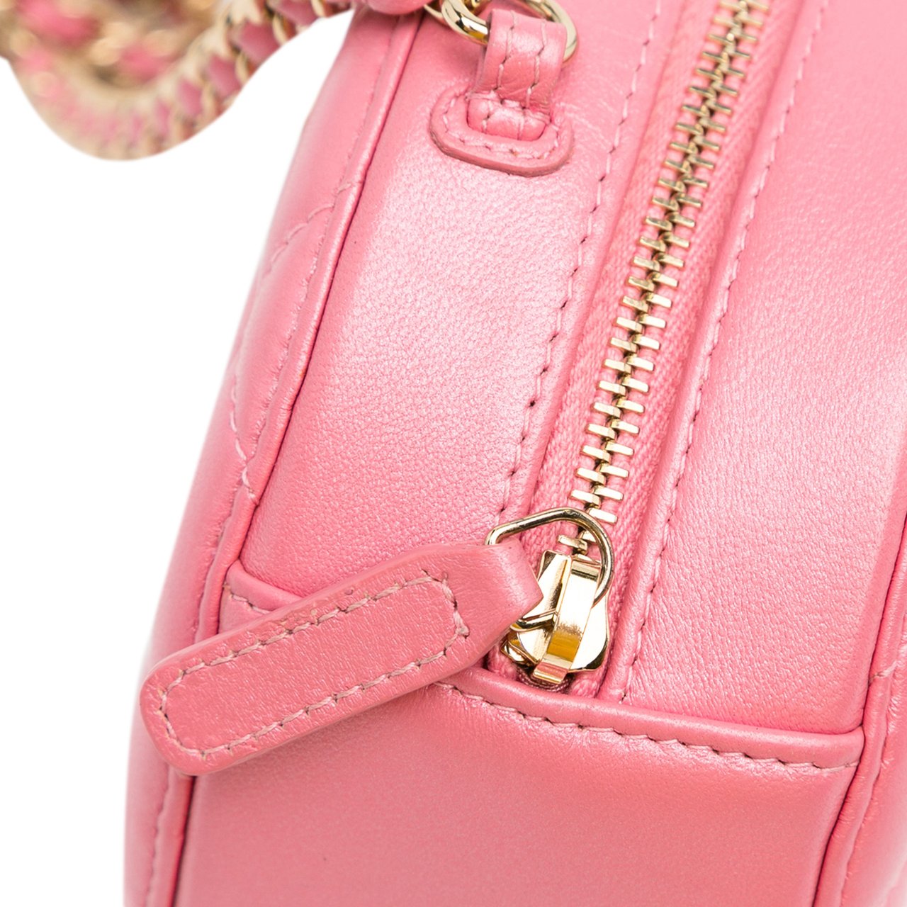 Chanel CC Quilted Lambskin Pearl Crush Round Clutch with Chain Roze