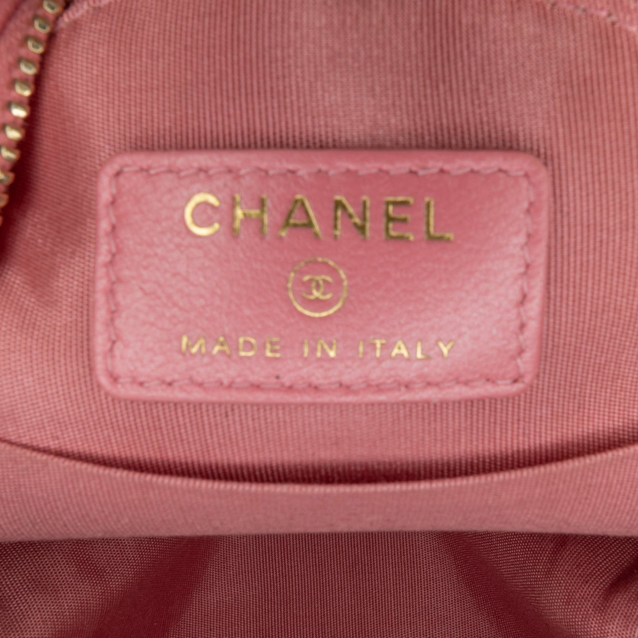 Chanel CC Quilted Lambskin Pearl Crush Round Clutch with Chain Roze