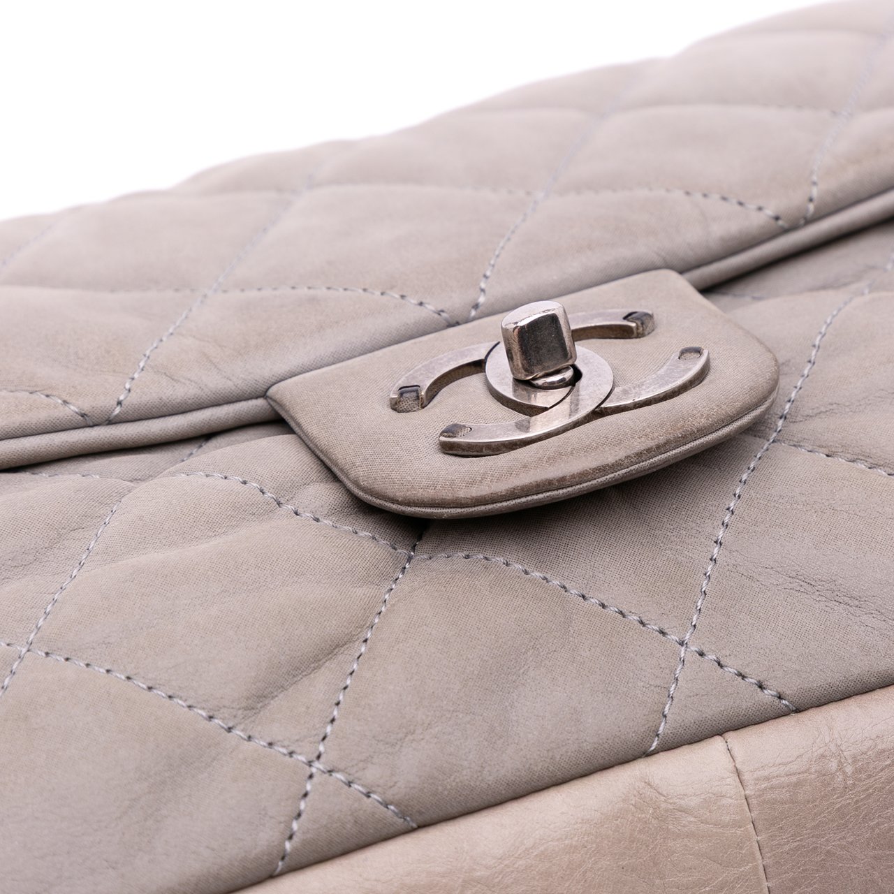 Chanel Jumbo Iridescent Calfskin In The Mix Flap Grijs