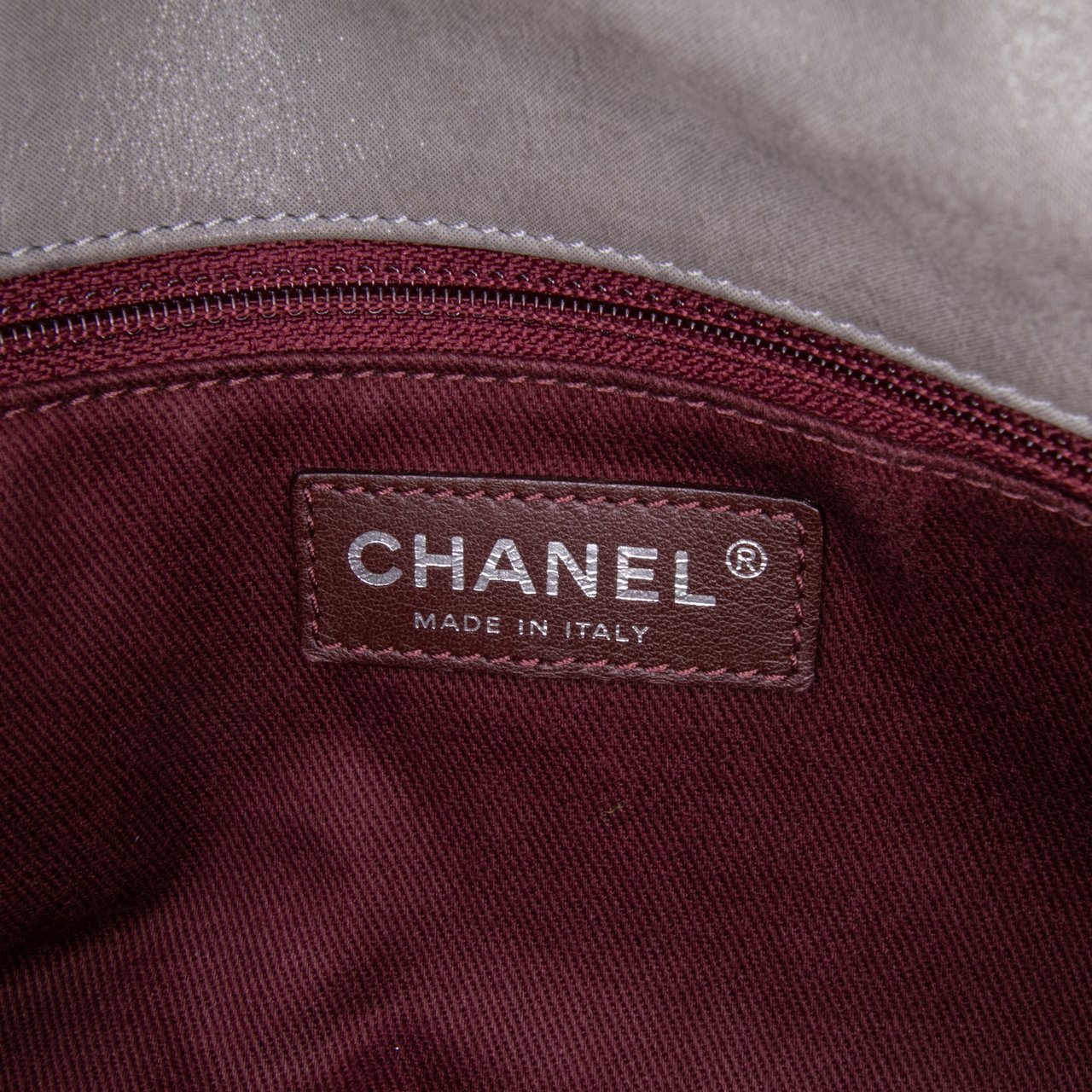 Chanel Jumbo Iridescent Calfskin In The Mix Flap Grijs
