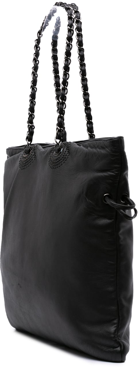 Chanel CC Lambskin Studded Bonbons Tote Zwart