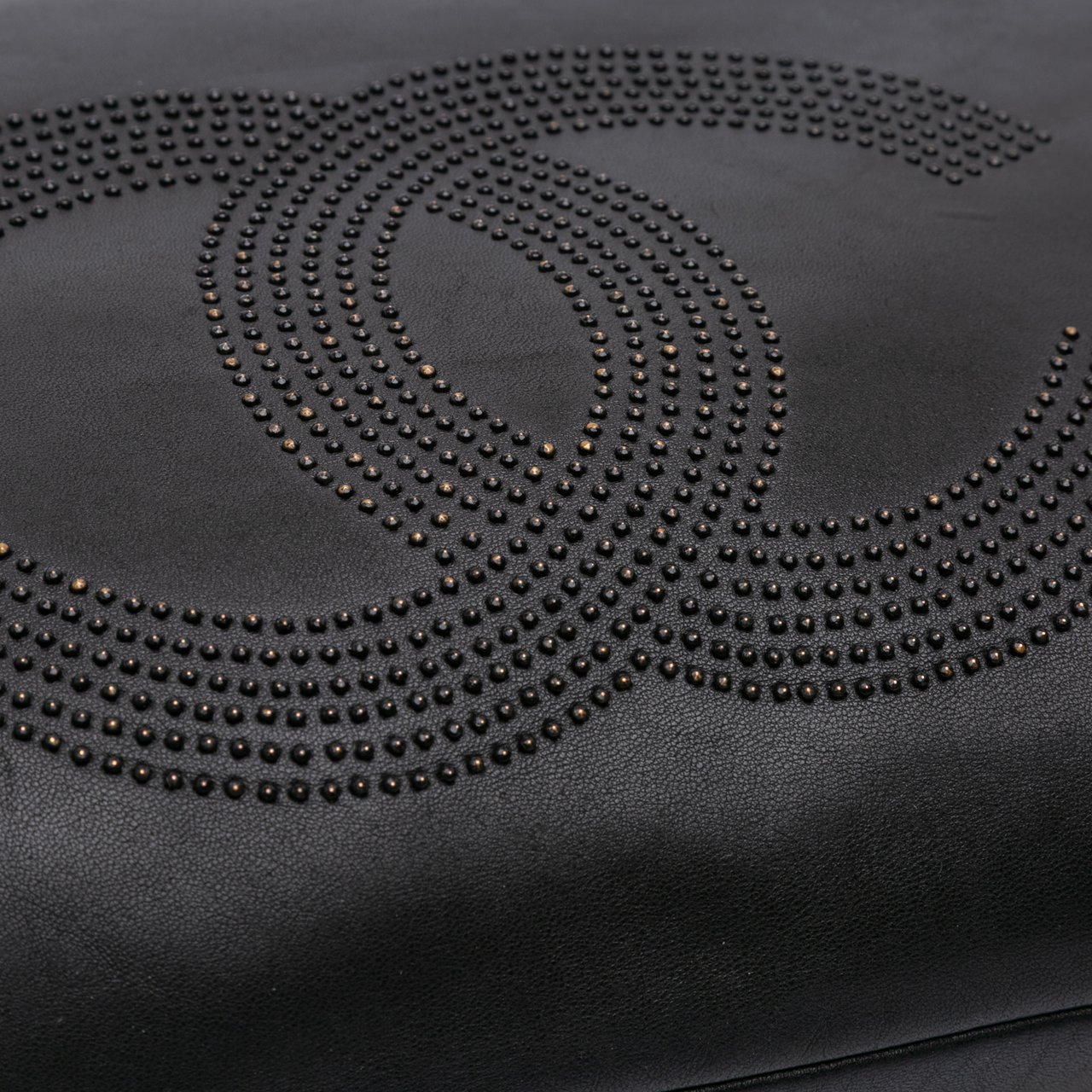 Chanel CC Lambskin Studded Bonbons Tote Zwart