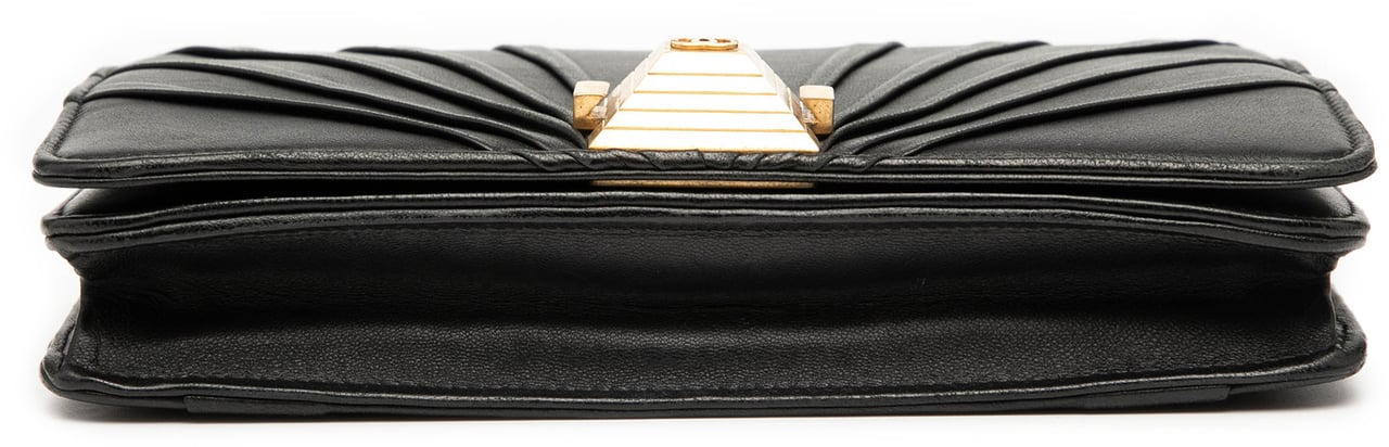 Chanel Lambskin Pyramid Wallet On Chain Zwart