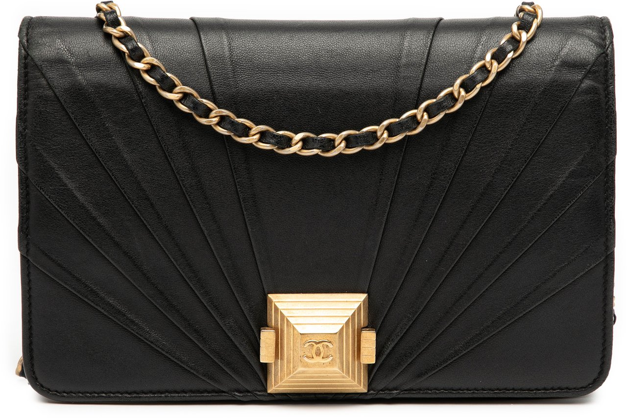 Chanel Lambskin Pyramid Wallet On Chain Zwart