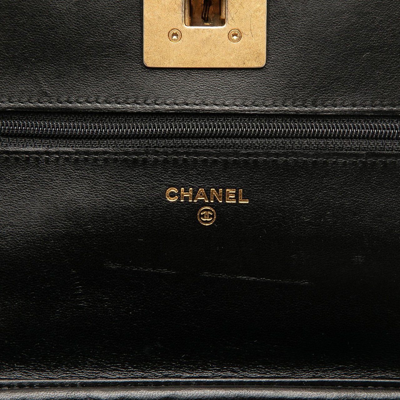 Chanel Lambskin Pyramid Wallet On Chain Zwart
