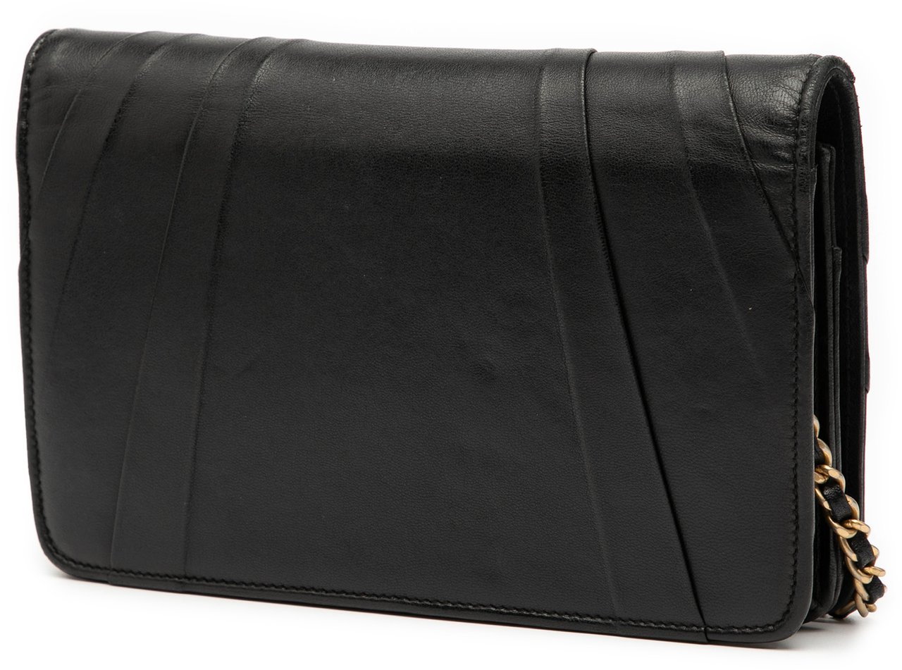 Chanel Lambskin Pyramid Wallet On Chain Zwart