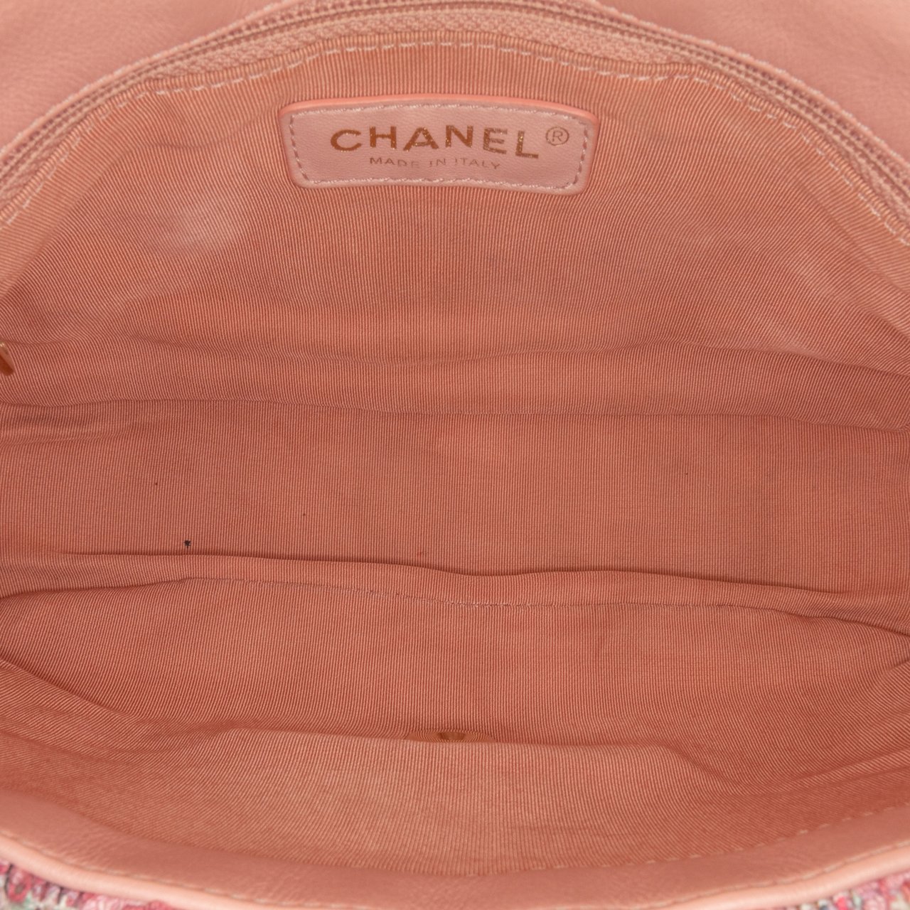 Chanel Medium Tweed Large Pearl Handle Flap Roze