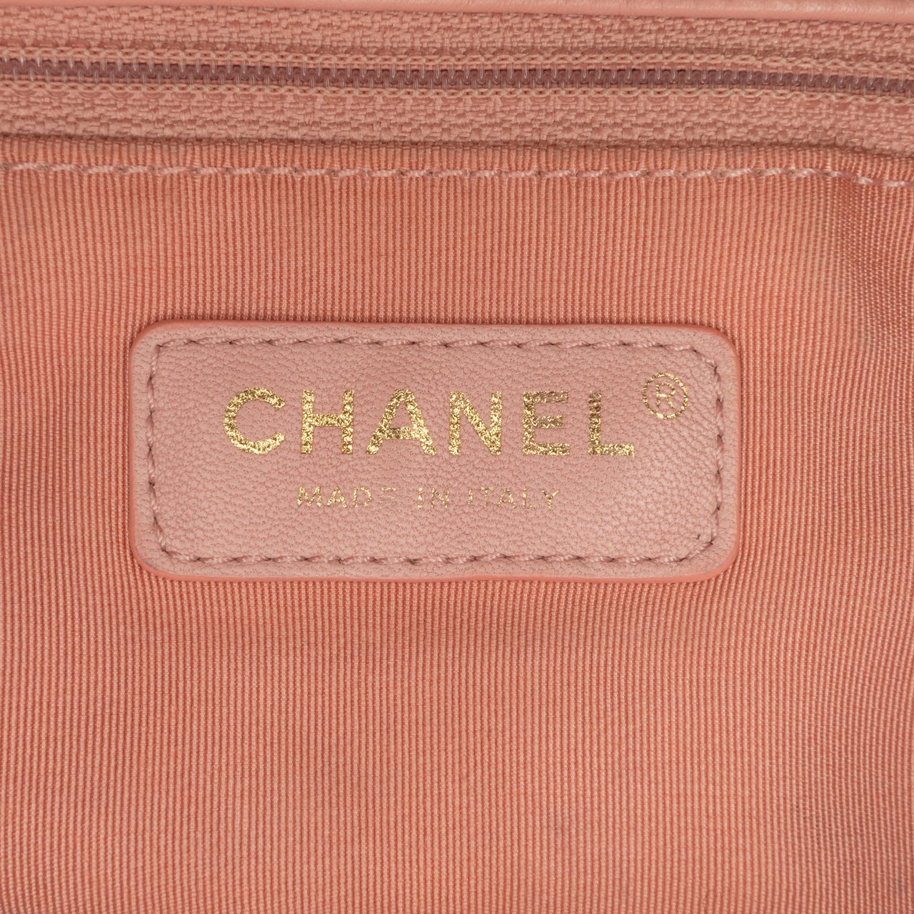 Chanel Medium Tweed Large Pearl Handle Flap Roze