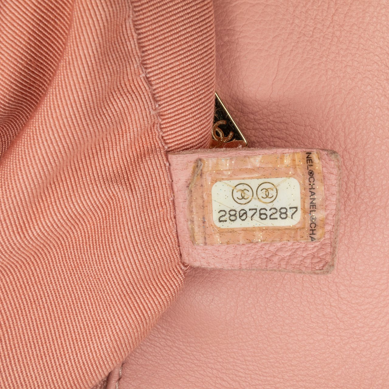 Chanel Medium Tweed Large Pearl Handle Flap Roze