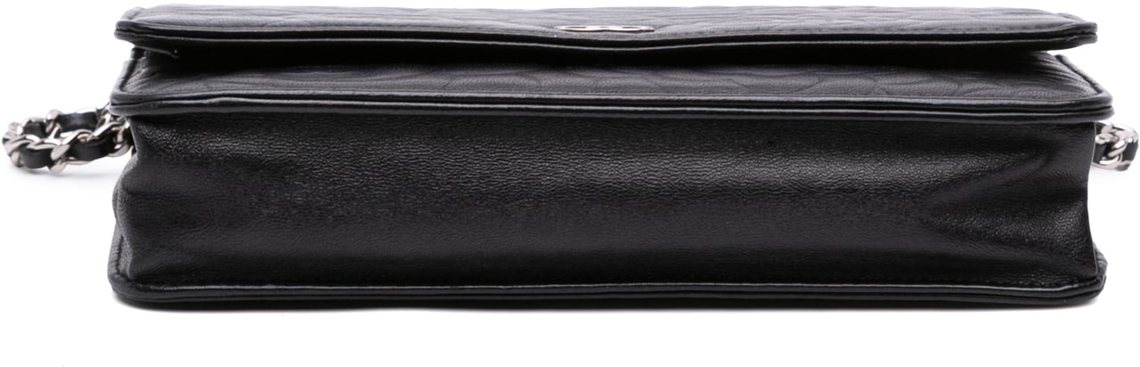 Chanel Camellia Embossed Lambskin Wallet On Chain Zwart