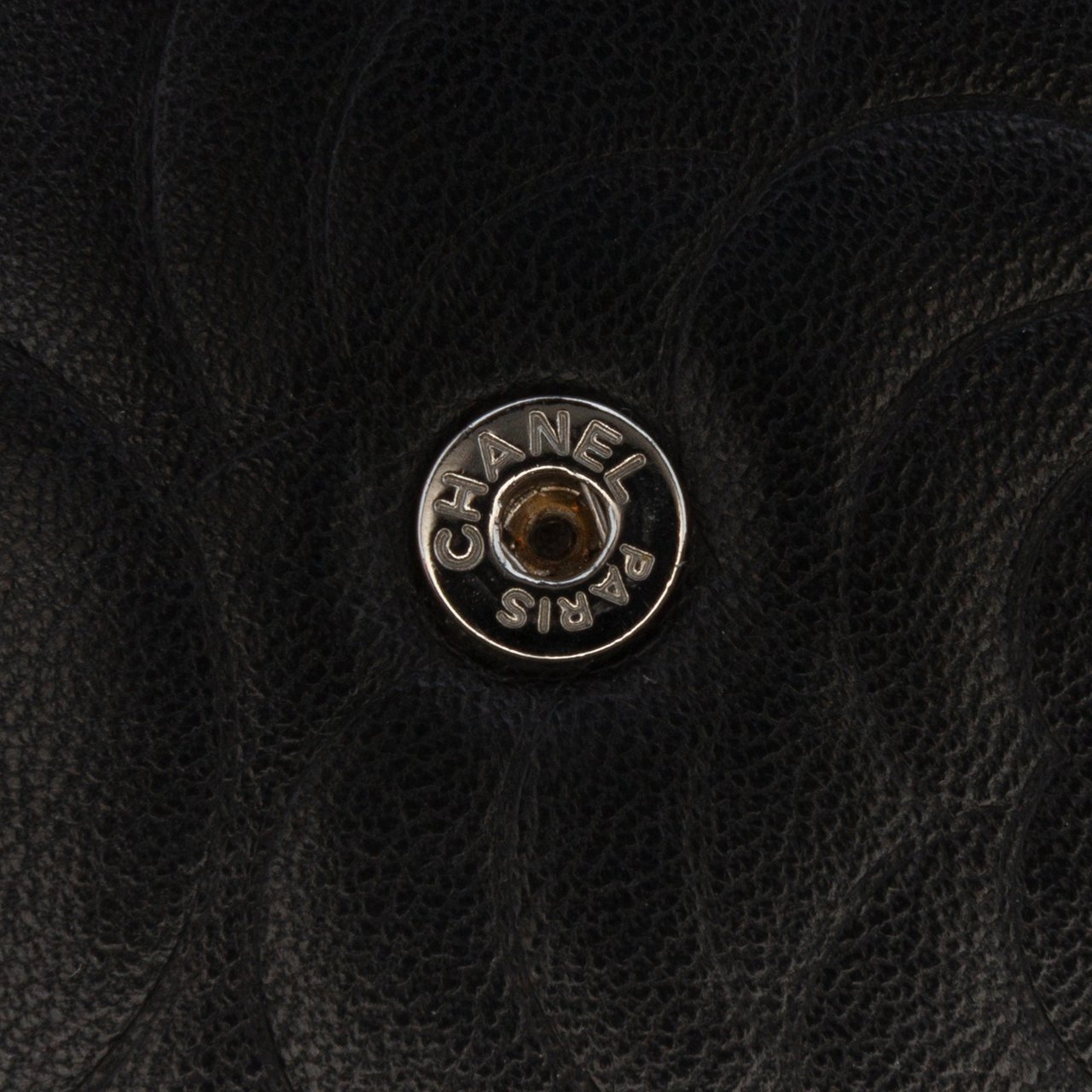 Chanel Camellia Embossed Lambskin Wallet On Chain Zwart