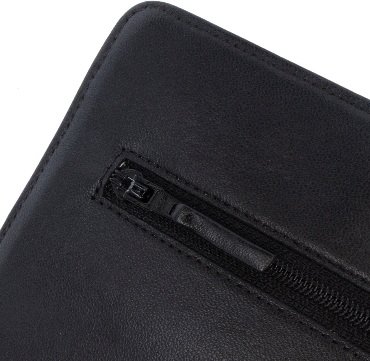 Chanel Camellia Embossed Lambskin Wallet On Chain Zwart