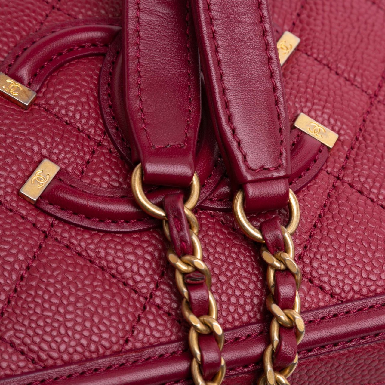 Chanel Small Caviar Filigree Vanity Case Rood
