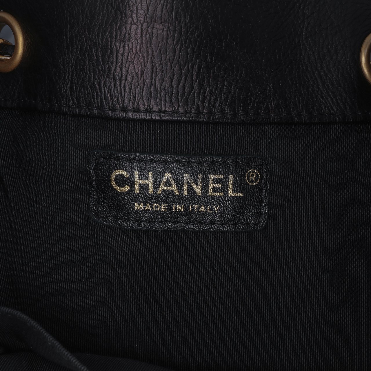 Chanel Medium Crumpled Calfskin Coco Pleats Drawstring Bucket Bag Zwart