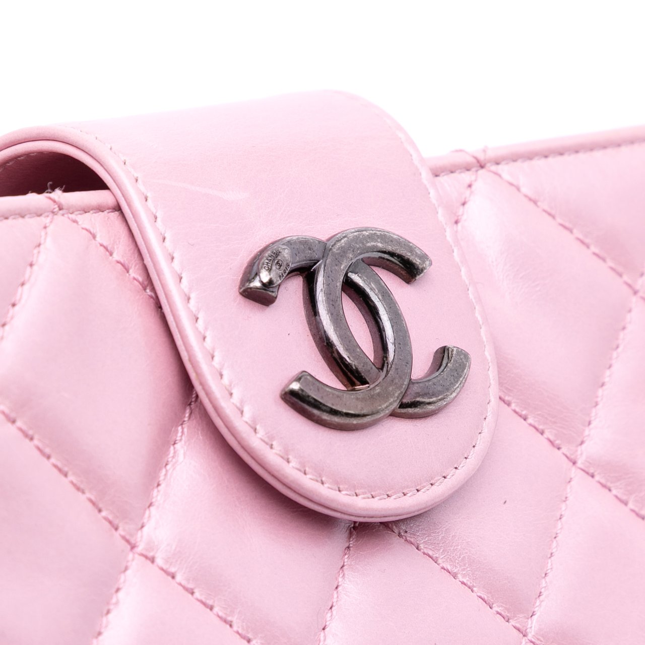 Chanel Quilted Glazed Calfskin Coco Pleats Clutch Roze