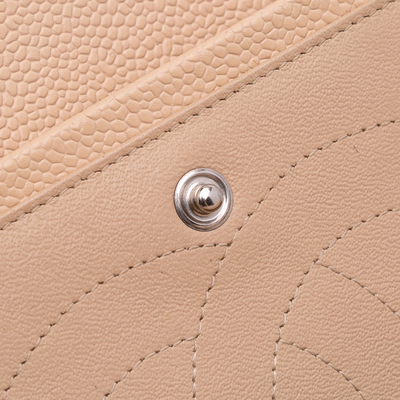 Chanel Jumbo Classic Caviar Double Flap Bruin