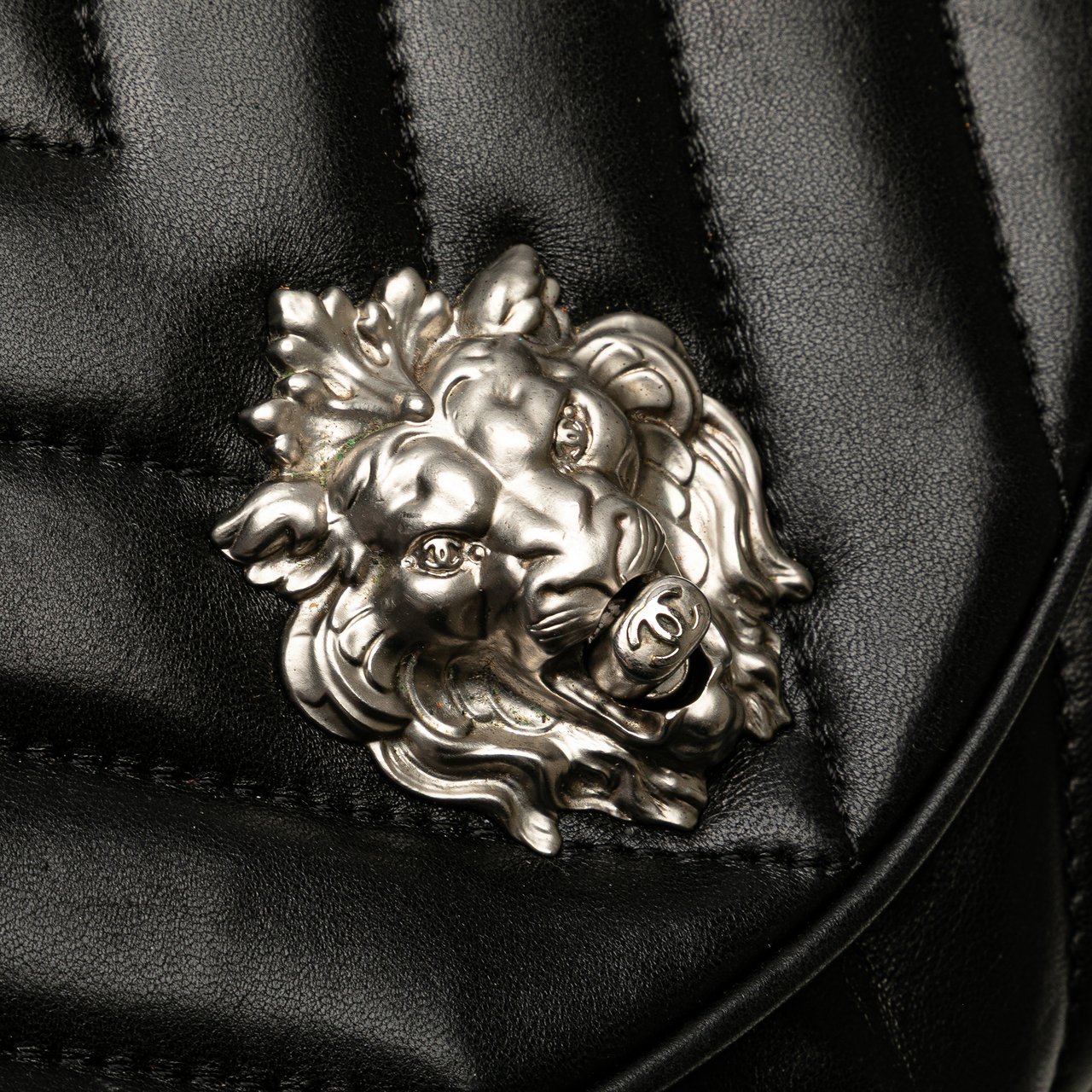 Chanel Jumbo Chevron Lambskin Leo Lion Flap Zwart