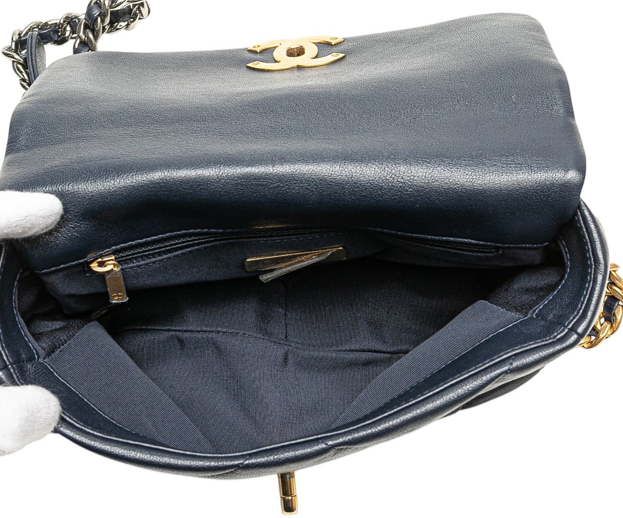 Chanel Medium Lambskin 19 Flap Blauw