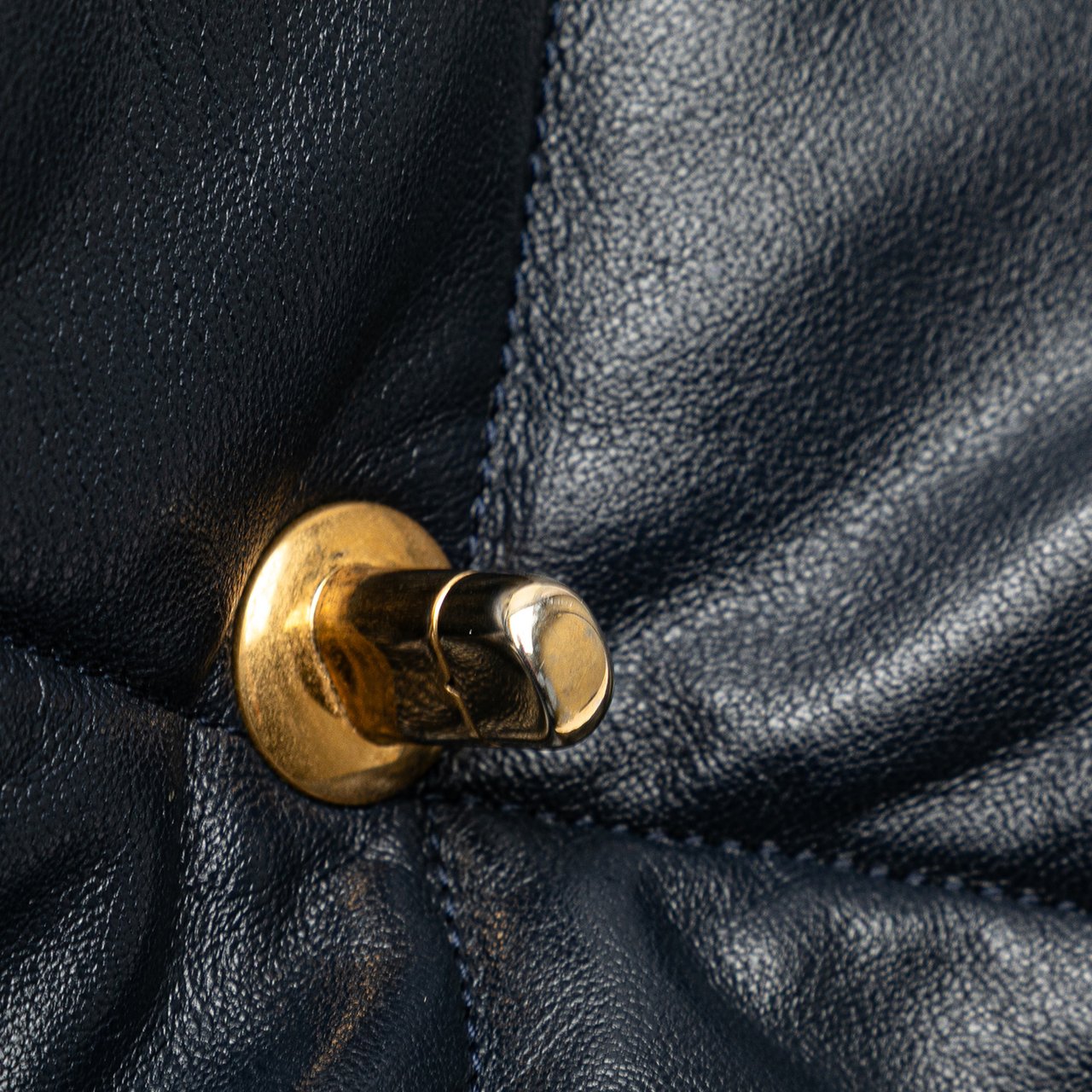 Chanel Medium Lambskin 19 Flap Blauw