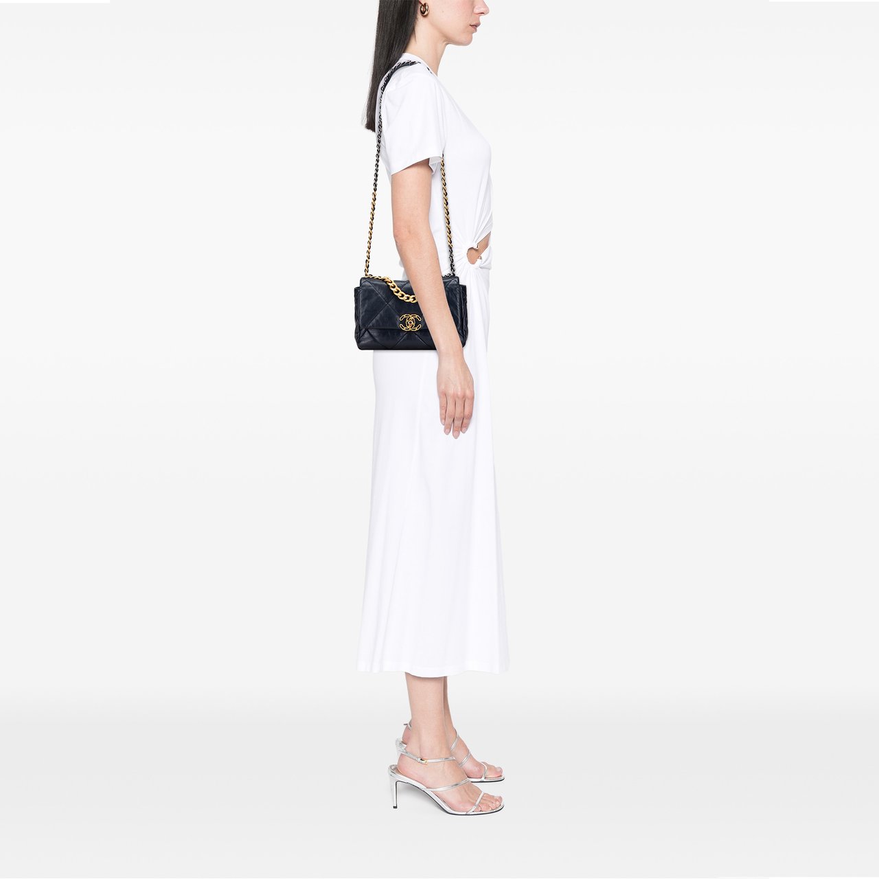 Chanel Medium Lambskin 19 Flap Blauw