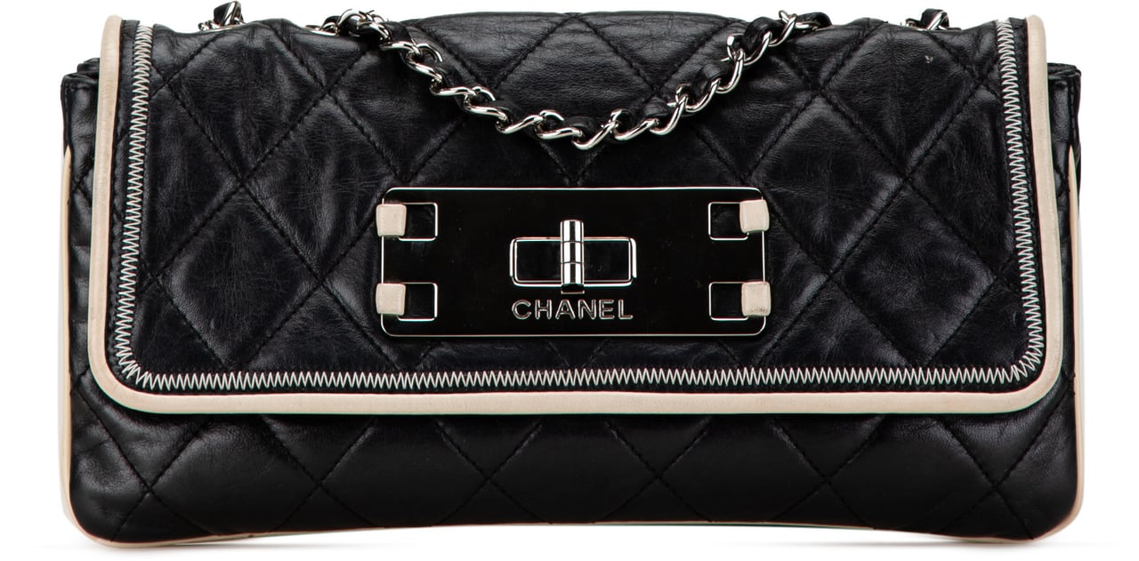 Chanel Quilted Lambskin Reissue East West Flap Zwart