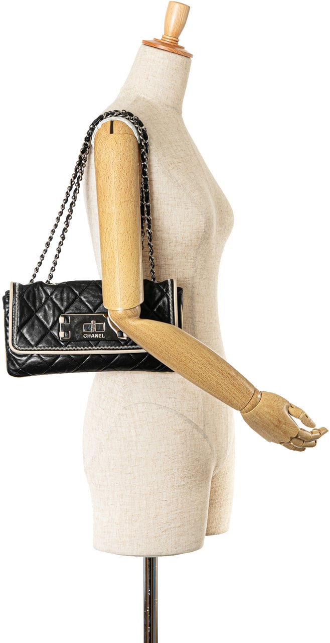 Chanel Quilted Lambskin Reissue East West Flap Zwart