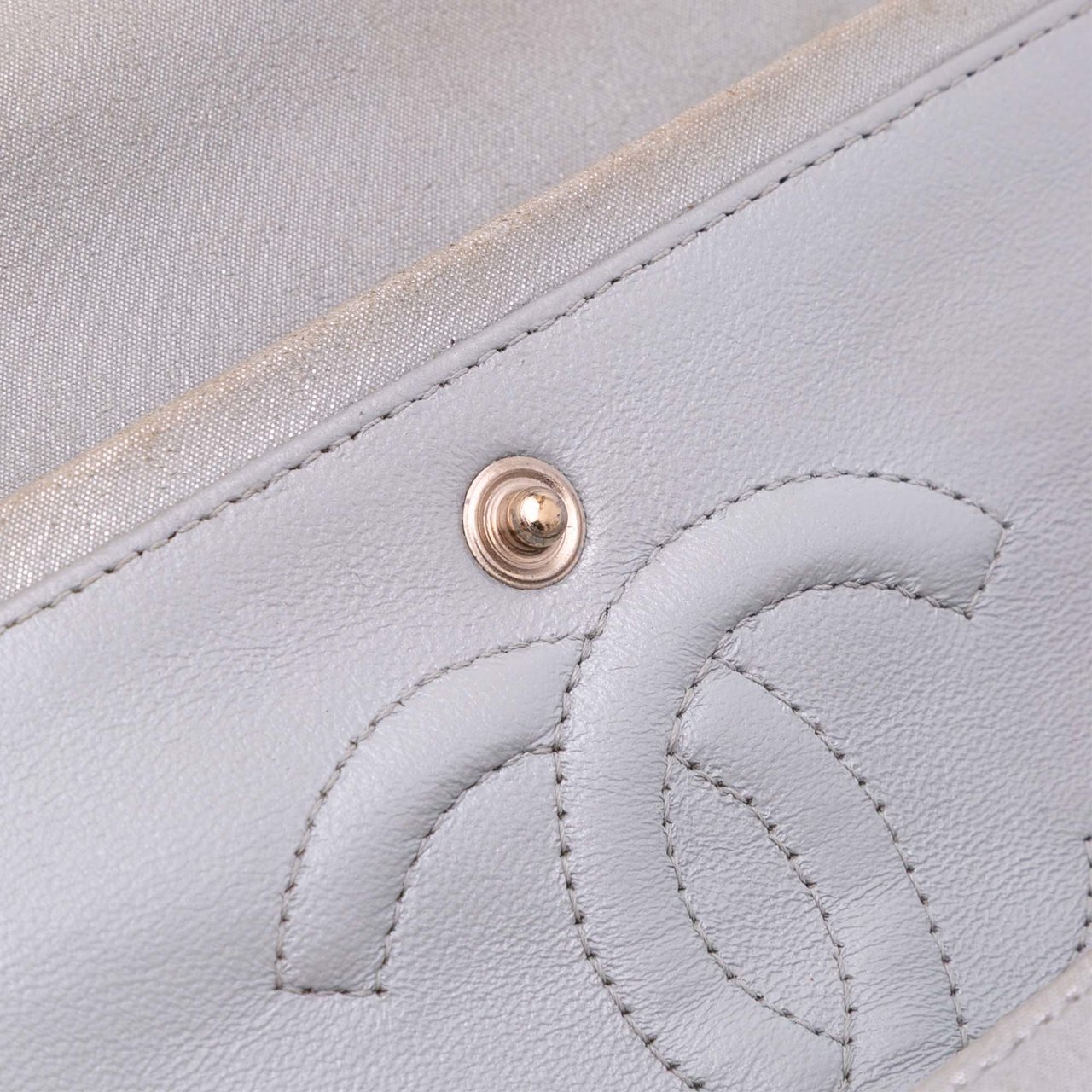 Chanel Medium Classic Iridescent Lambskin Double Flap Bruin