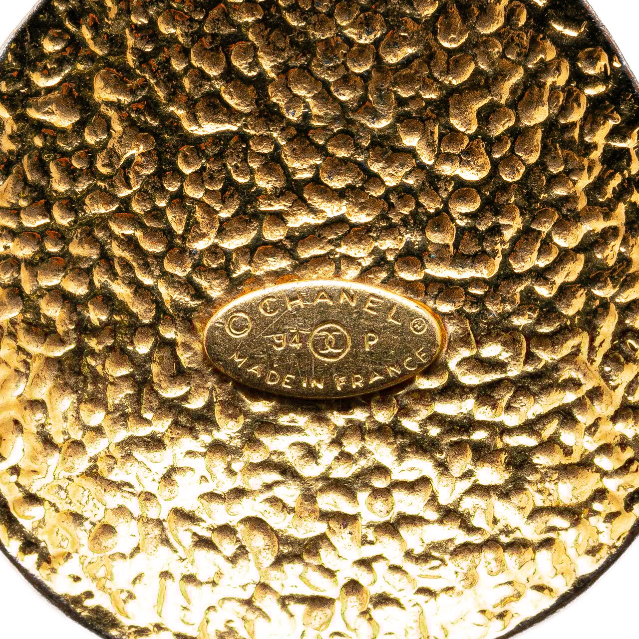 Chanel Gold Plated CC Round Pendant Necklace Goud