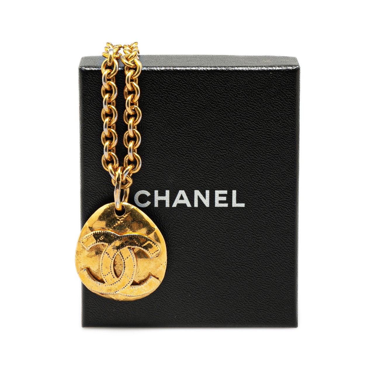 Chanel Gold Plated CC Round Pendant Necklace Goud