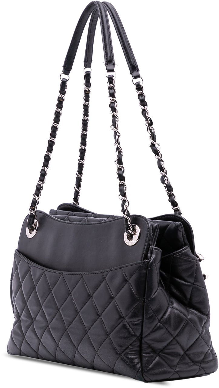 Chanel Quilted Lambskin 7 Tote Zwart