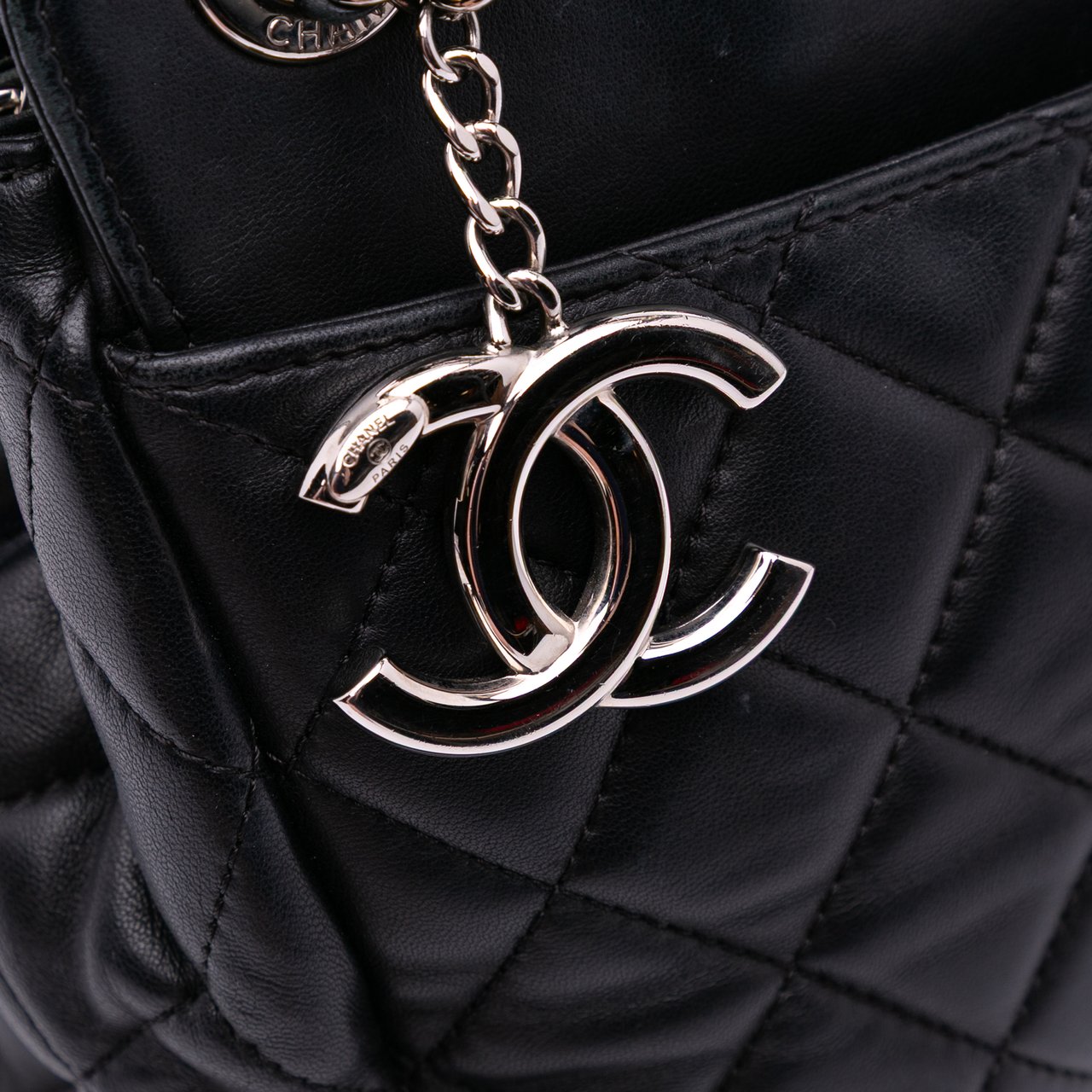Chanel Quilted Lambskin 7 Tote Zwart